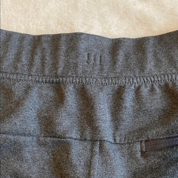 Menβs Lululemon Joggers. Like New. 2% Wool. Charcoal Drawstring Size L - Picture 14 of 14